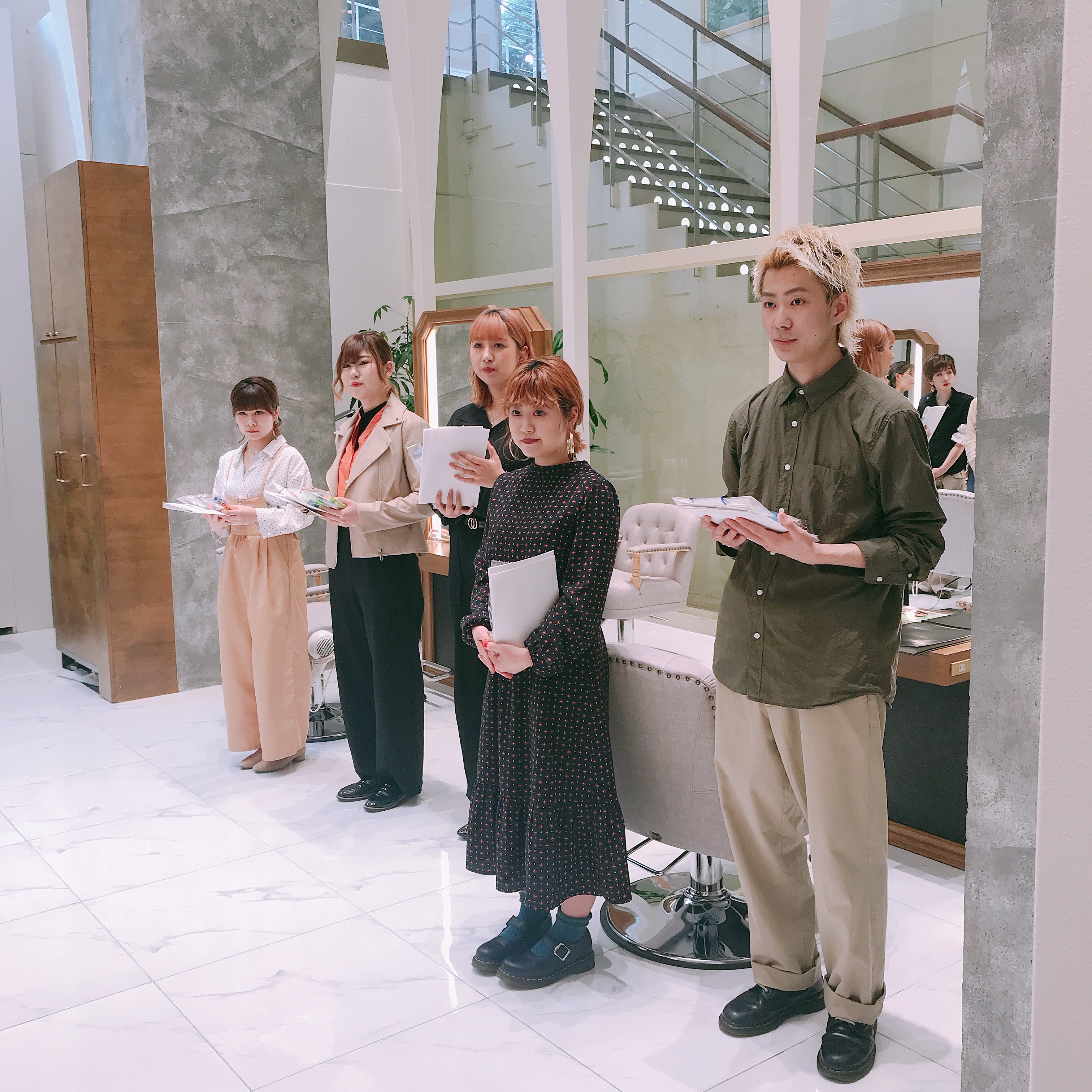 新しいスタッフの紹介です Za Za 早稲田店 美容院 美容室 ヘアサロンならza Za ザザ